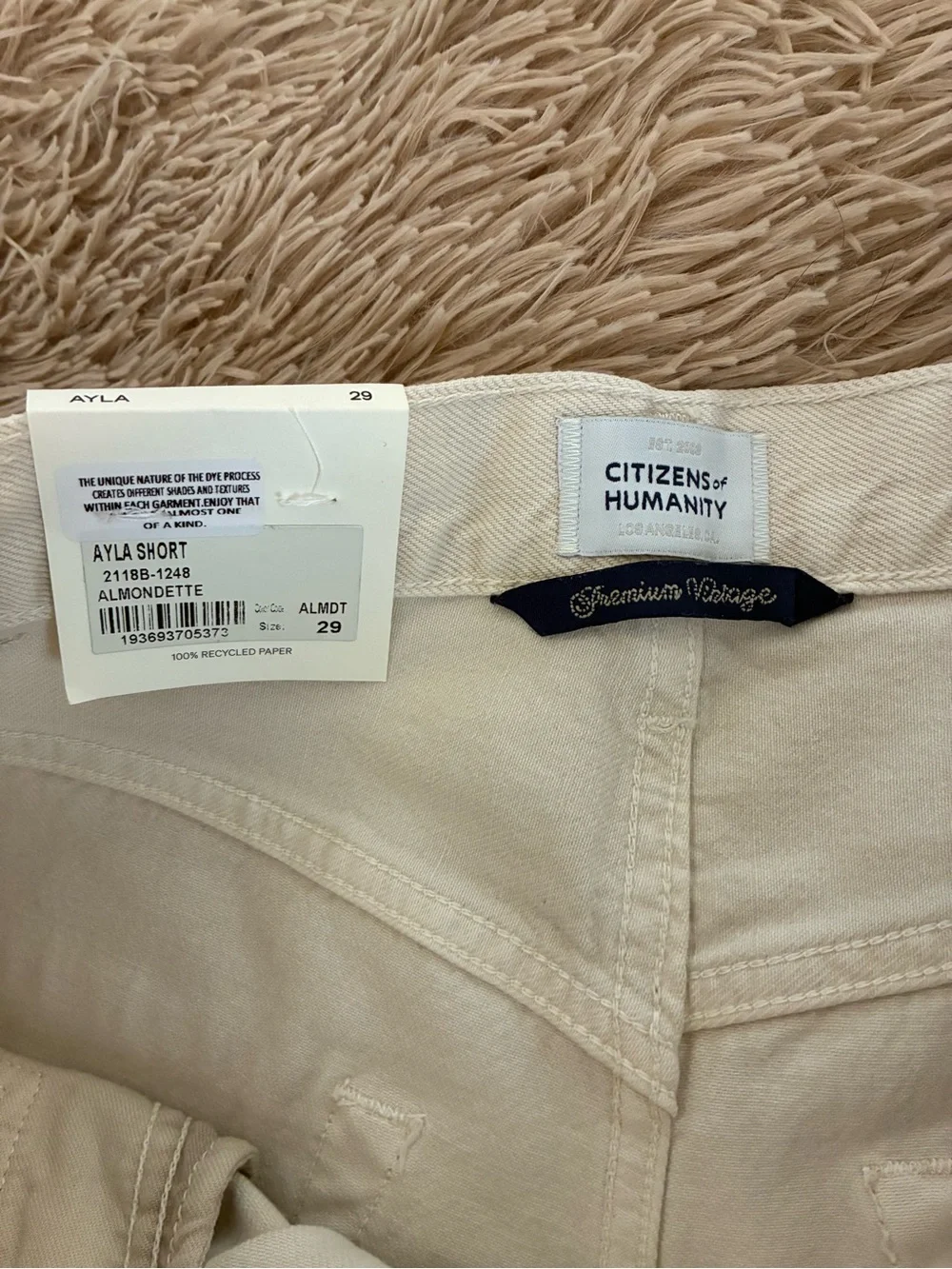 NWT CITIZENS OF HUMANITY AYLA SHORTS IN ALMONDETTE SZ 29 - Picture 9 of 10